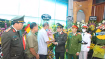 Người thân, đồng đội nghẹn ngào tiễn biệt Đại uý Sầm Quốc Nghĩa