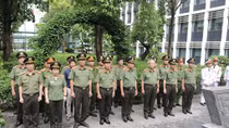 Đảng ủy Công an Trung ương, lãnh đạo Bộ Công an dâng hương tưởng niệm Chủ tịch Hồ Chí Minh