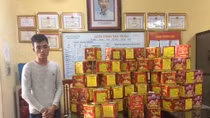 Thợ mộc “tranh thủ” giao 126kg pháo nổ thì bị bắt