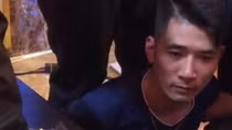 Mẹ bị bắt vì buôn ma túy, con xách 2 bánh heroin đi bán 