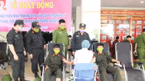 Gần 1.000 CBCS, học viên Trung tâm Huấn luyện và bồi dưỡng nghiệp vụ 1 hiến máu