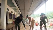 Lực lượng Công an nỗ lực giúp dân ổn định cuộc sống sau lũ