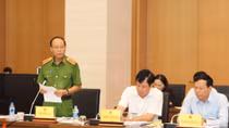 Sẽ đẩy nhanh tiến độ điều tra vụ "ôm hôn" bé gái trong thang máy
