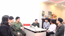 Cục Công tác đảng và công tác chính trị thăm hỏi gia đình đồng chí Hoàng Mai