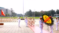 Đoàn đại biểu điển hình tiên tiến CAND báo công với Bác