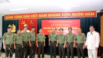 Trao Huân chương Bảo vệ Tổ quốc tặng lãnh đạo Tổng cục Chính trị CAND