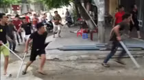 Côn đồ dùng dao xông vào nhà đòi nợ, 2 người thương vong