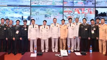 Bộ trưởng Tô Lâm kiểm tra công tác ứng trực bảo vệ giữa giờ giải lao Đại hội Đảng