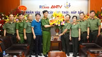 Thứ trưởng Nguyễn Duy Ngọc chúc mừng Cục Truyền thông CAND nhân dịp 21/6