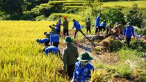 Tuổi trẻ Học viện ANND giúp bà con khắc phục hậu quả mưa lũ