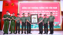 Thứ trưởng Bùi Văn Nam làm việc tại Công an tỉnh Nghệ An