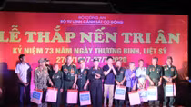 Bộ Tư lệnh CSCĐ tri ân, tặng quà gia đình chính sách ở Điện Biên