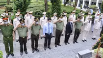 Đảng ủy Công an Trung ương dâng hương tưởng niệm Chủ tịch Hồ Chí Minh