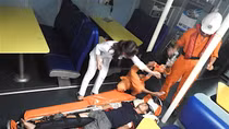Ngã vào tời lưới, một ngư dân gãy chân và 2 tay