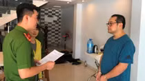 Thuê gái trẻ đóng “phim sex”, 5 người Trung Quốc bị bắt cùng phiên dịch