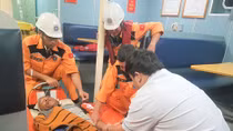 Cứu ngư dân bị nứt hở hộp sọ khi đang lao động trên biển