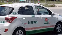 Sa thải tài xế taxi “chặt chém” du khách nước ngoài