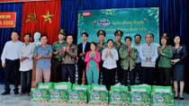 Báo CAND và bia Huda mang quà Tết đến với người dân xã Hòa Ninh