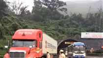 Lô rượu lậu nhiều tỷ đồng giấu trong container