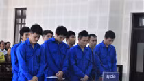 Ẩu đả sau cuộc nhậu tiễn bạn, 8 thanh niên lãnh án tù