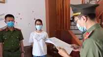 Hướng dẫn viên bị bắt vì giúp nhập cảnh trái phép