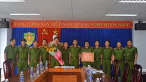 Khen thưởng lực lượng Công an khám phá vụ lừa đảo qua mạng