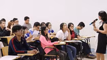 Có nên đào tạo sư phạm như mô hình của sinh viên y khoa?