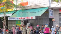 Nữ nhân viên bị thang máy chèn tử vong do mải nói chuyện