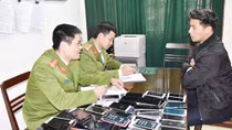 Lô điện thoại tiền tỷ nhập lậu từ Móng Cái về Ninh Bình