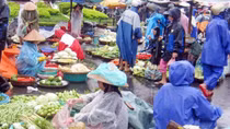 Chợ Tuy Hòa “chạy lũ” lên… trung tâm thành phố