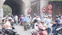 Tổ xe thồ tự quản ở cửa Đông Ba