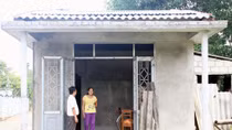 Hàng trăm hộ nghèo làm đơn xin rút khỏi danh sách được hỗ trợ xây nhà ở tránh bão lũ