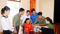 Công an Thủy Nguyên xuống xã cấp căn cước công dân