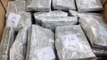 Chở 29 bánh heroin lao thẳng vào xe Cảnh sát để bỏ chạy