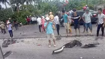 Ô tô lấn làn, 2 nữ sinh tử vong trên đường đi học