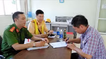 Test nhanh ma túy các tài xế lái xe qua Trạm thu phí Thân Cửu Nghĩa