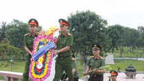 Công đoàn Tổng cục Chính trị CAND về nguồn tại Quảng Bình, Quảng Trị