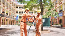 Thợ điện Thủ đô căng mình làm việc 17h/ngày