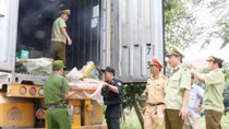Hơn 5 tấn nầm lợn bị thu giữ khi trên đường vào Nam