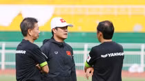 HLV Hữu Thắng mong "khai xuân" thuận lợi