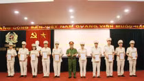 Phong cấp hàm, nâng bậc lương cho 200 cán bộ, chiến sỹ