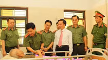 Thứ trưởng Nguyễn Văn Sơn thăm Trung tâm điều dưỡng thương binh Duy Tiên và Kim Bảng