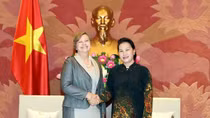 Chủ tịch Quốc hội tiếp Trưởng đại diện UNICEF tại Việt Nam
