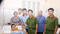 Tổng cục Cảnh sát thăm hỏi chiến sĩ Công an bị thương trong khi làm nhiệm vụ