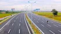 Xử lý nghiêm hành vi chạy xe ngược chiều trên quốc lộ 1A đoạn qua đèo Rọ Tượng