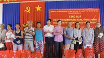 Bàn giao Công trình "Nước ngọt vùng biên" và tặng quà cho nhân dân vùng biên giới