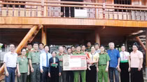 Khó khăn nhường chỗ cho tình người thân thương