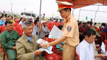 Niềm vui từ những lá thư khen