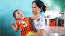 Mong điều thần kỳ đến với bé trai 2 tuổi bại não