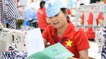 Bàn giao 3,1 triệu sổ BHXH cho người lao động
